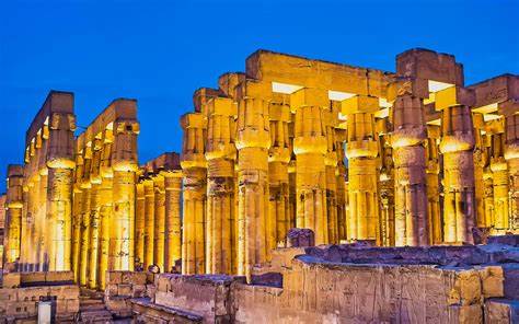 Luxor-Temple-by-night