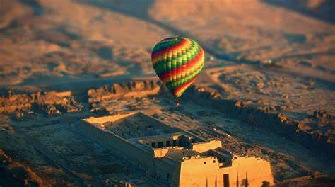 Hot-Air-Balloon-over-Luxor