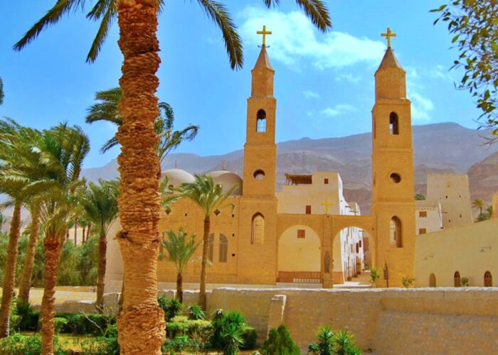 Tour-monasteries-of-Wadi-Al-Natron