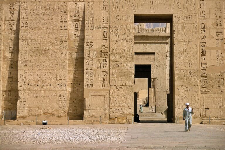 Thebes,_Medinet_Habu,_Egypt,_Temple_of_Ramesses_III,