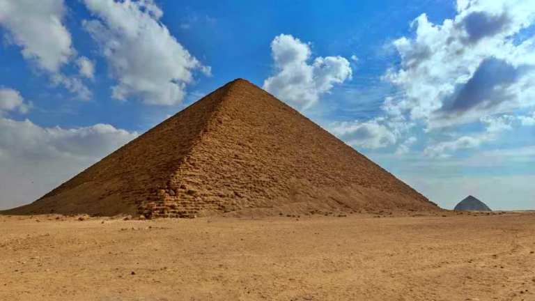 Two-Pyramids-of-Dahshur-Necropolis